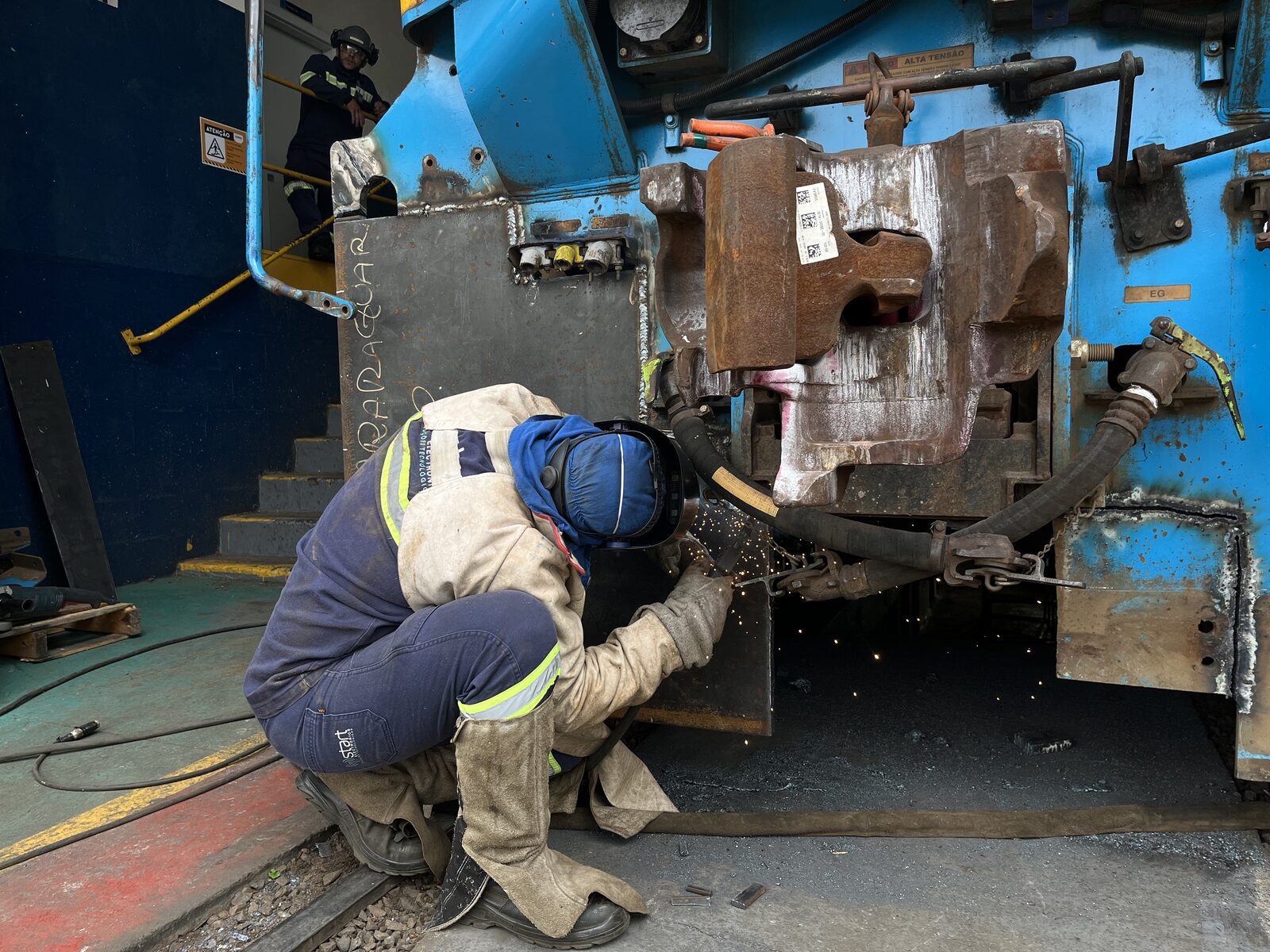 Soldagem certificada em serralheria industrial